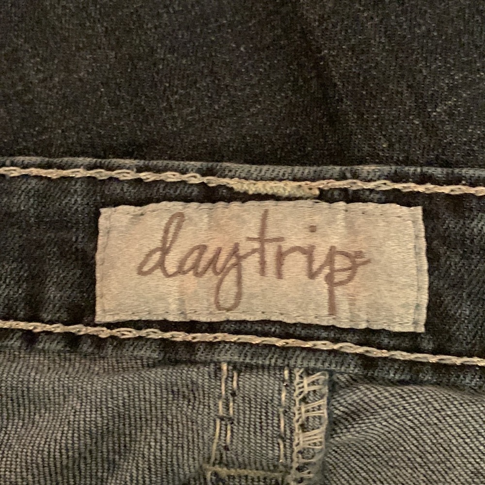 Daytrip Jeans - Picture 5 of 10